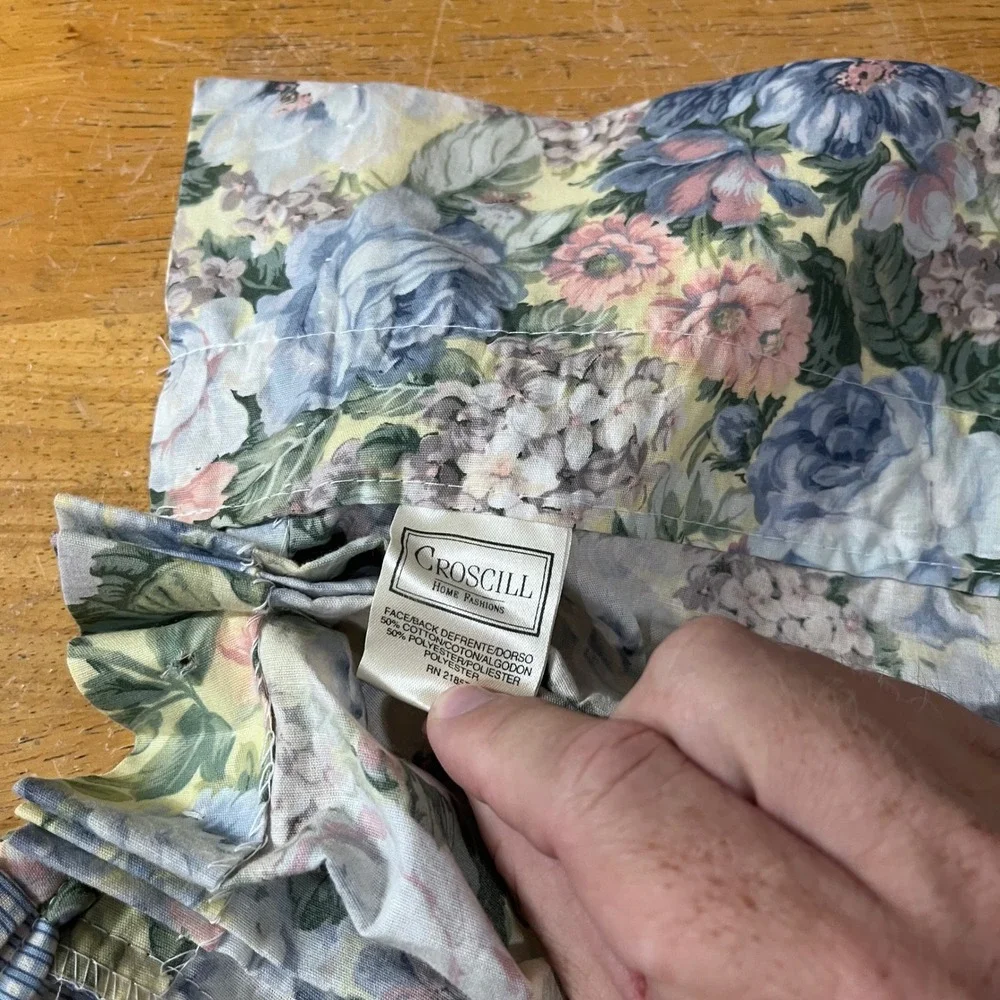Vtg Croscill Floral Gingham Eyelet Lace Ruffle Window Valance 86x15 Cottagecore